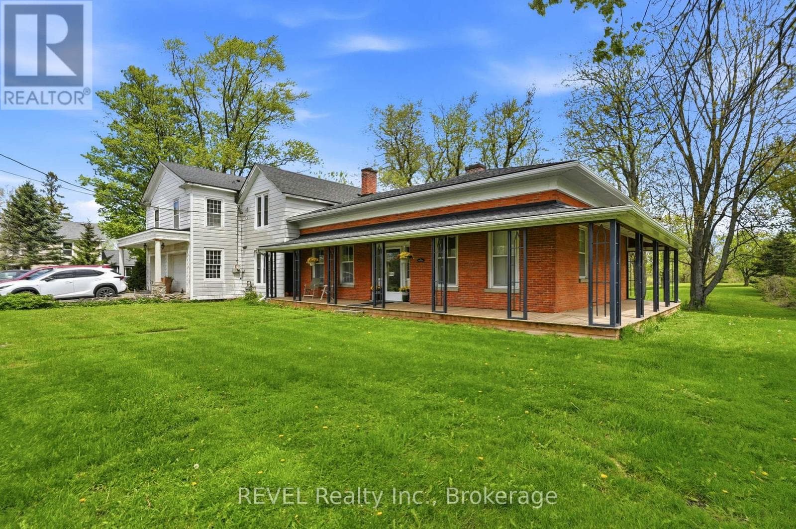 Single Family at 2376 Centre Street, Thorold (Allanburg/Thorold South), Ontario - Photo 2 - RE/MAX Garden City Realty