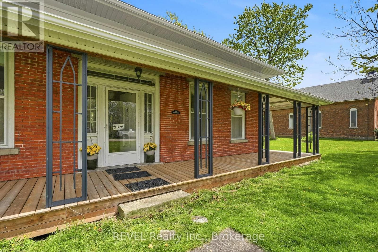 Single Family at 2376 Centre Street, Thorold (Allanburg/Thorold South), Ontario - Photo 3 - RE/MAX Garden City Realty