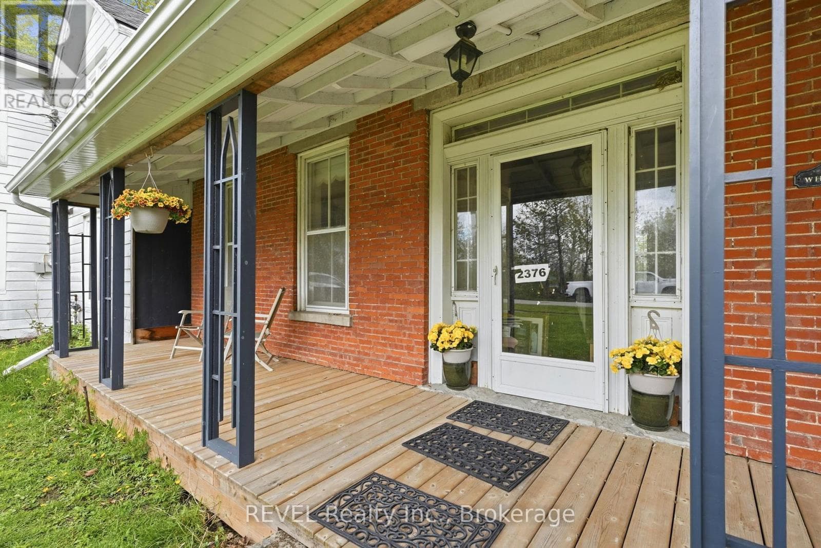 Single Family at 2376 Centre Street, Thorold (Allanburg/Thorold South), Ontario - Photo 4 - RE/MAX Garden City Realty