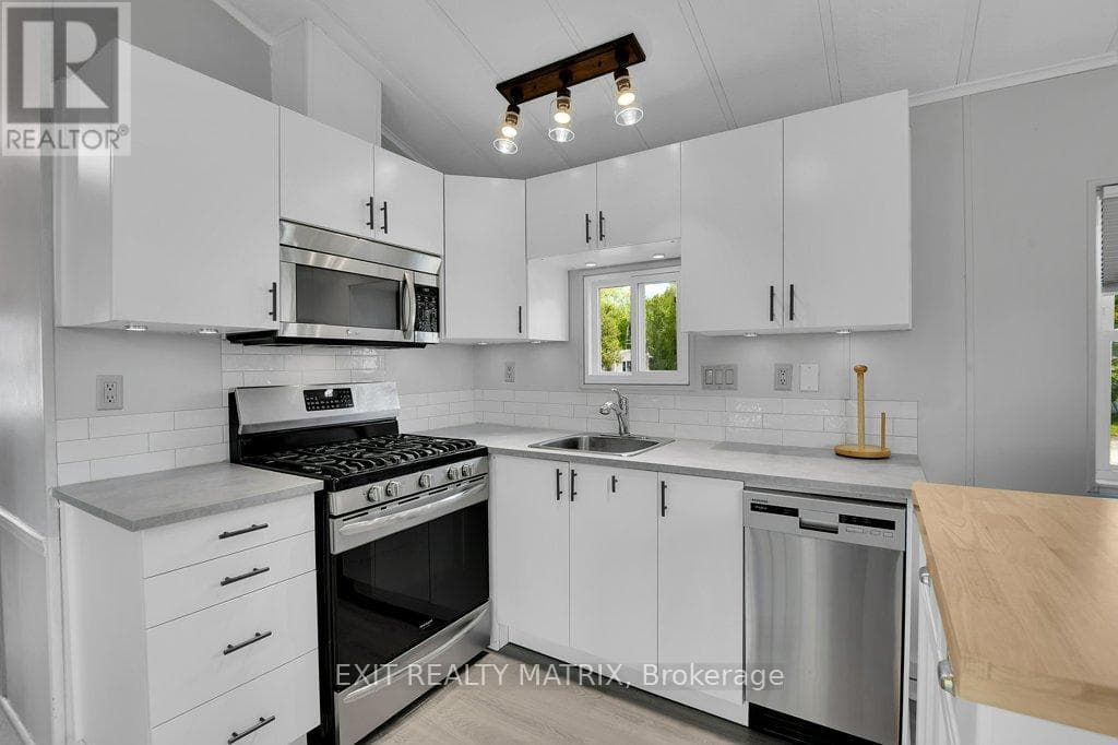 Single Family at 1376 Tigerlily Private, Ottawa, Ontario - Photo 10 - RE/MAX Garden City Realty