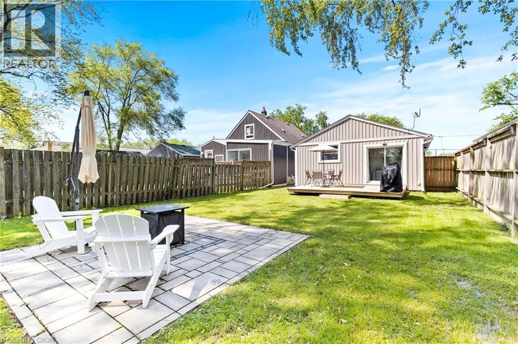 Single Family at 38 ALEXANDRA Boulevard, St. Catharines, Ontario - Photo 3 - RE/MAX Garden City Realty