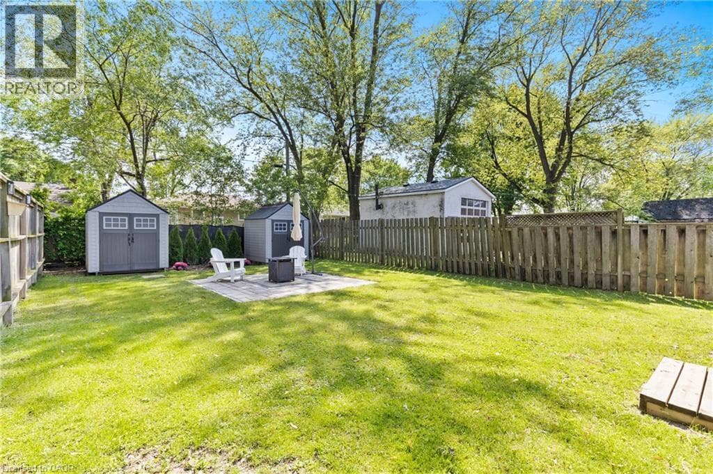 Single Family at 38 ALEXANDRA Boulevard, St. Catharines, Ontario - Photo 4 - RE/MAX Garden City Realty