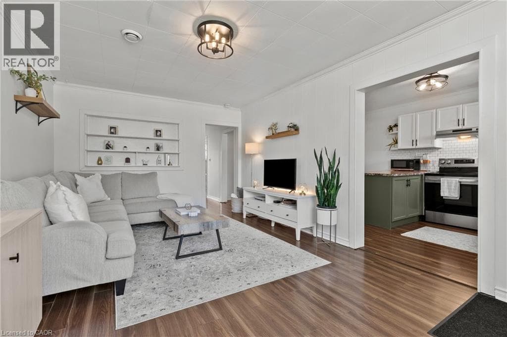 Single Family at 38 ALEXANDRA Boulevard, St. Catharines, Ontario - Photo 6 - RE/MAX Garden City Realty