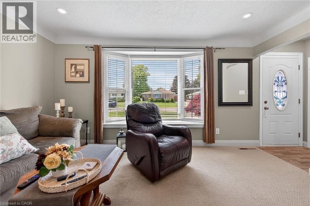 Single Family at 10 FREDERICK Street, St. Catharines, Ontario - Photo 7 - RE/MAX Garden City Realty