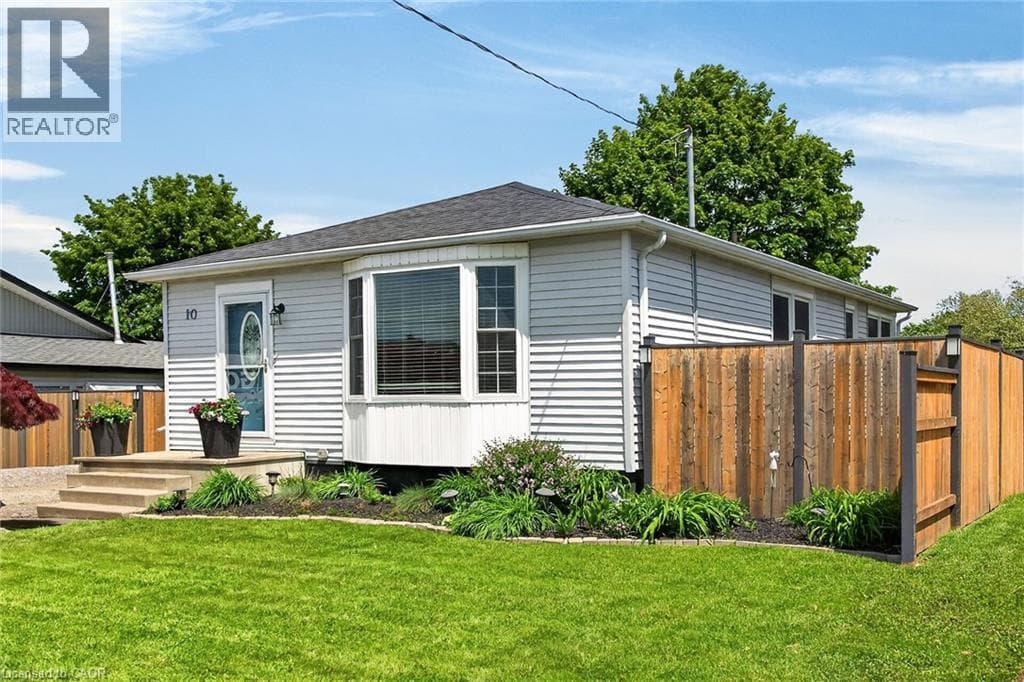 Single Family at 10 FREDERICK Street, St. Catharines, Ontario - Photo 3 - RE/MAX Garden City Realty