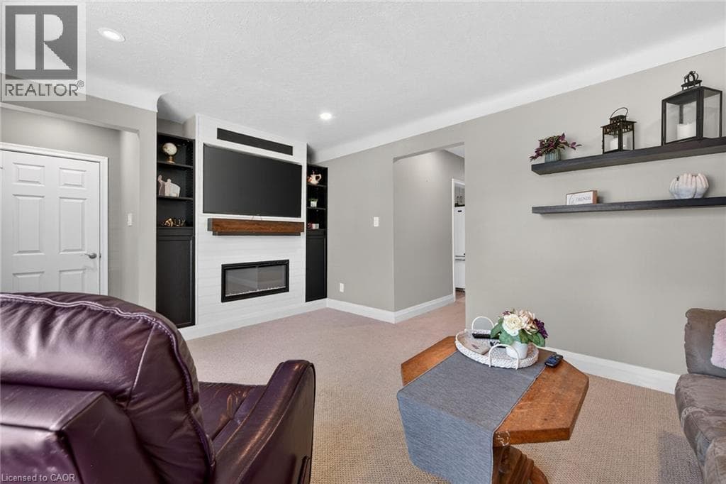 Single Family at 10 FREDERICK Street, St. Catharines, Ontario - Photo 9 - RE/MAX Garden City Realty
