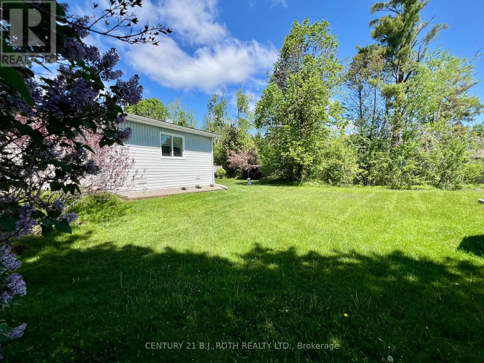 Single Family at 1 Nectarine Court, Innisfil, Ontario - Photo 2 - RE/MAX Garden City Realty