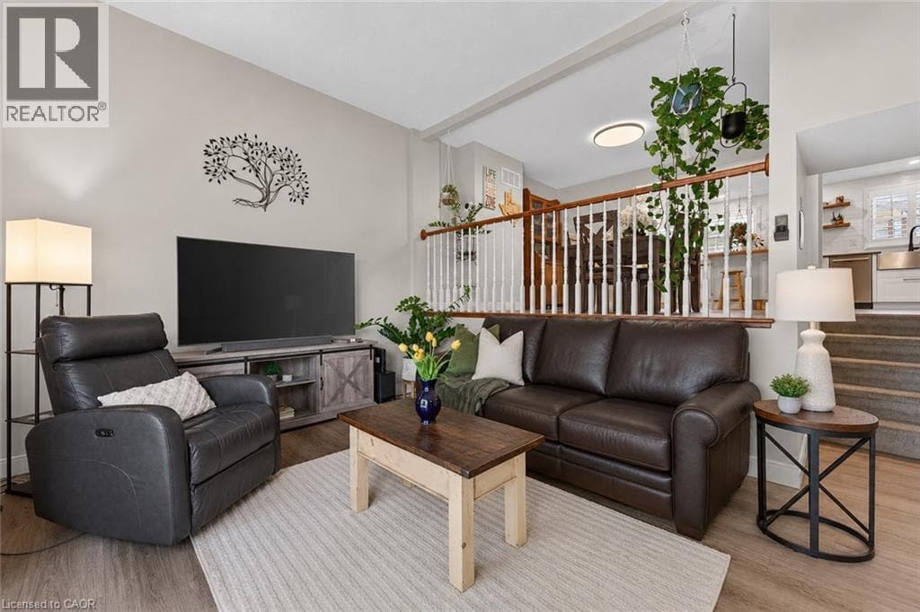 Single Family at 4- 91 LIVINGSTON Avenue, Grimsby, Ontario - Photo 10 - RE/MAX Garden City Realty