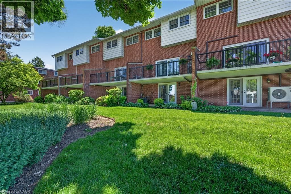 Single Family at 4- 91 LIVINGSTON Avenue, Grimsby, Ontario - Photo 2 - RE/MAX Garden City Realty