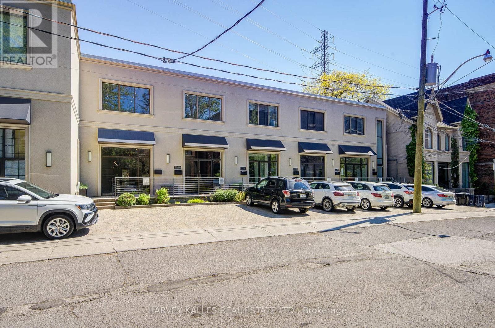 109- 275 MacPherson Avenue