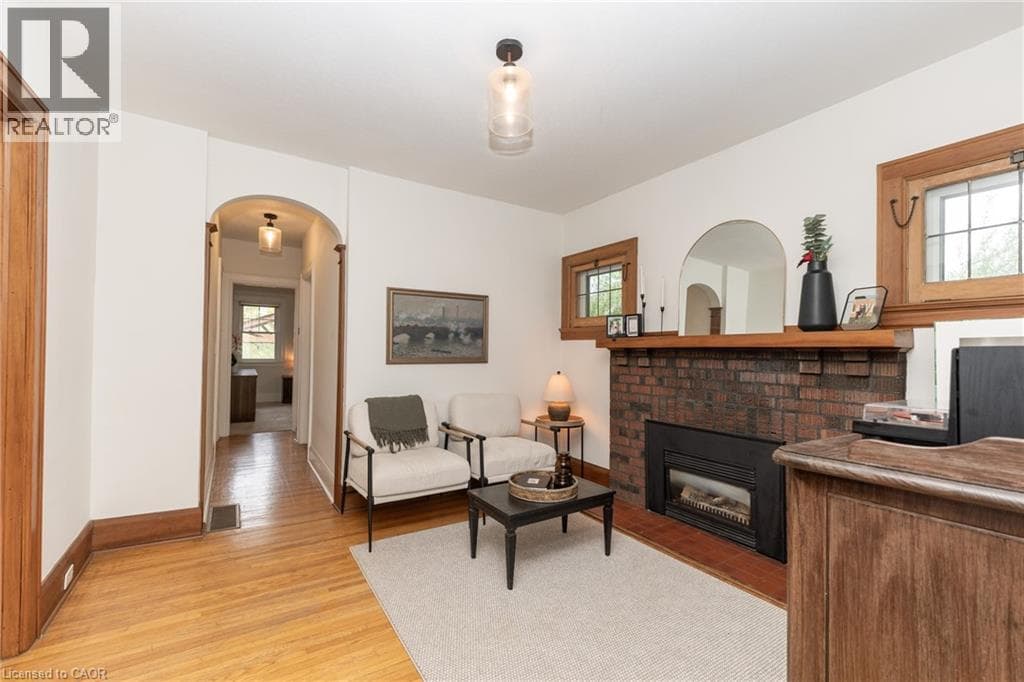 Single Family at 7 PINEHILL Road, St. Catharines, Ontario - Photo 8 - RE/MAX Garden City Realty