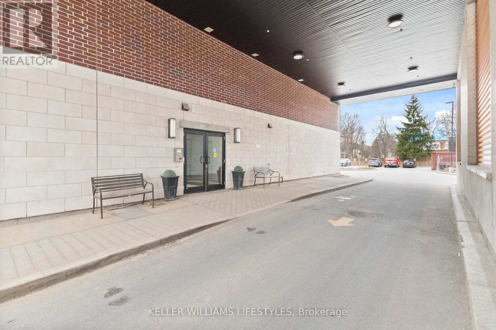 305- 89 RIDOUT Street