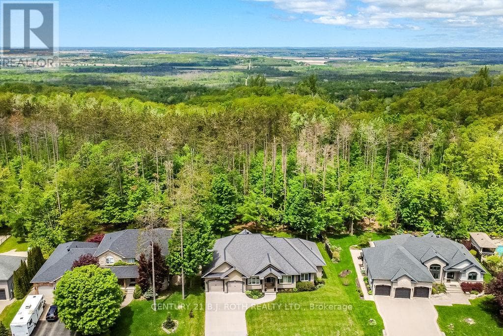 Single Family at 33 Reilly's Run, Springwater (Snow Valley), Ontario - Photo 2 - RE/MAX Garden City Realty