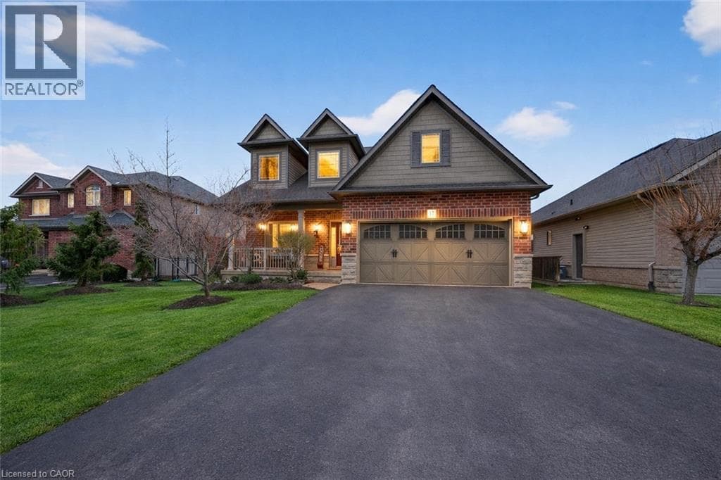Single Family at 17 HEATHCOTE Court, Grimsby, Ontario - Photo 2 - RE/MAX Garden City Realty