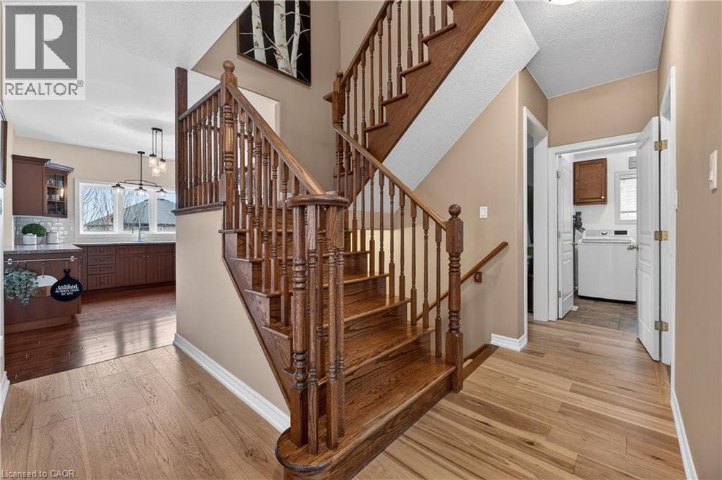 Single Family at 17 HEATHCOTE Court, Grimsby, Ontario - Photo 7 - RE/MAX Garden City Realty