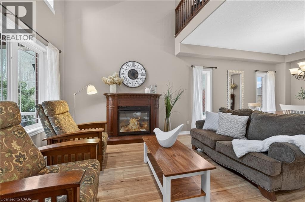 Single Family at 17 HEATHCOTE Court, Grimsby, Ontario - Photo 4 - RE/MAX Garden City Realty