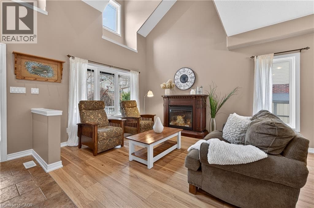 Single Family at 17 HEATHCOTE Court, Grimsby, Ontario - Photo 3 - RE/MAX Garden City Realty