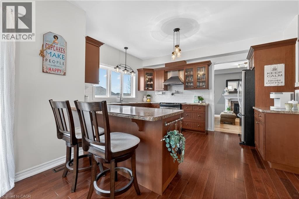 Single Family at 17 HEATHCOTE Court, Grimsby, Ontario - Photo 8 - RE/MAX Garden City Realty