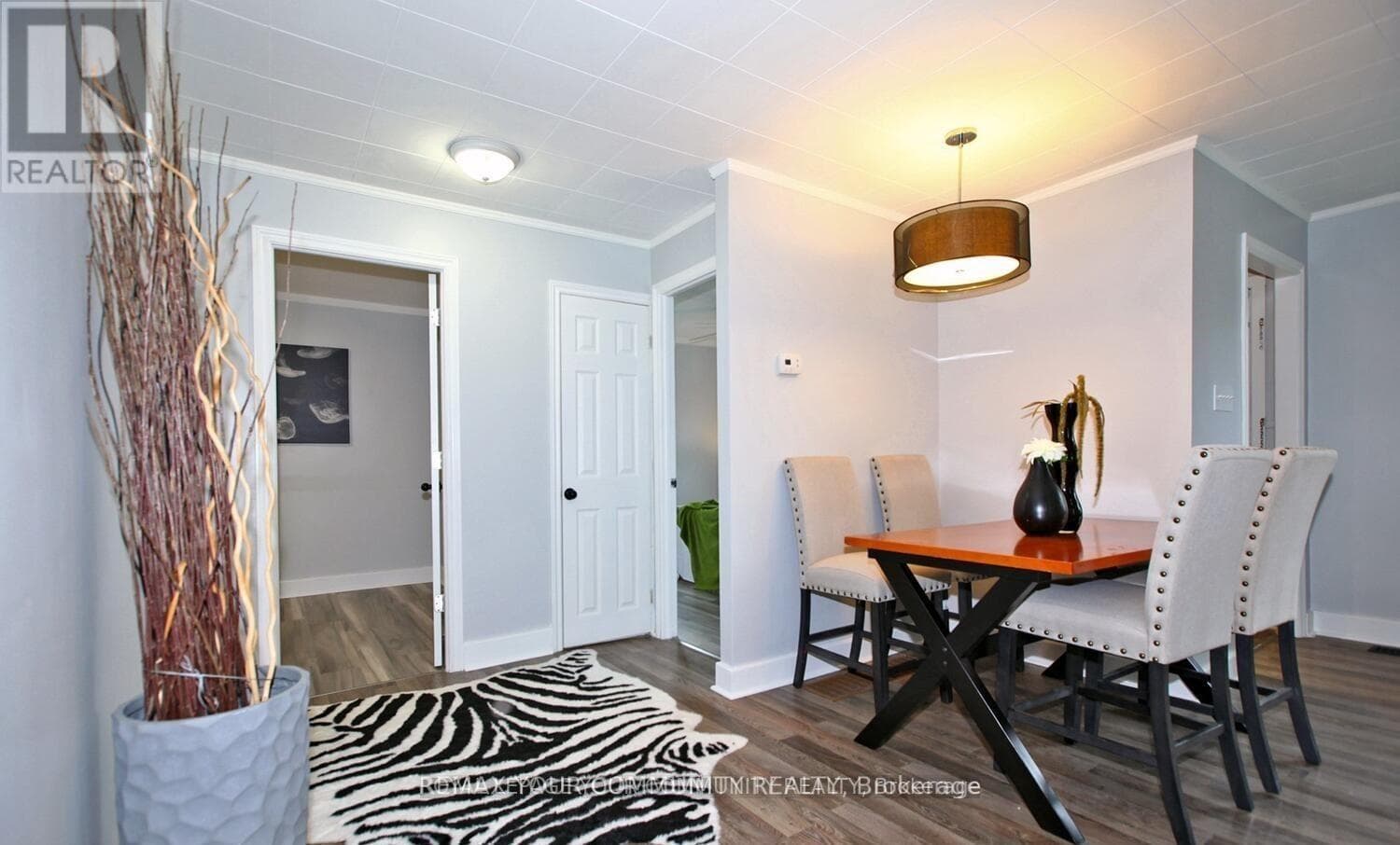 Single Family at 6159 Churchill Street, Niagara Falls (Arad/Fallsview), Ontario - Photo 5 - RE/MAX Garden City Realty