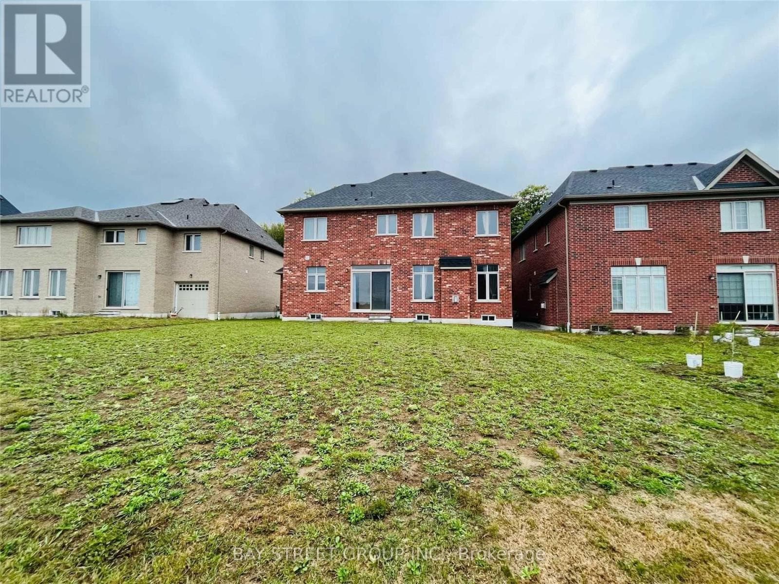 Single Family at 25 Mcisaac Drive, Springwater (Centre Vespra), Ontario - Photo 4 - RE/MAX Garden City Realty