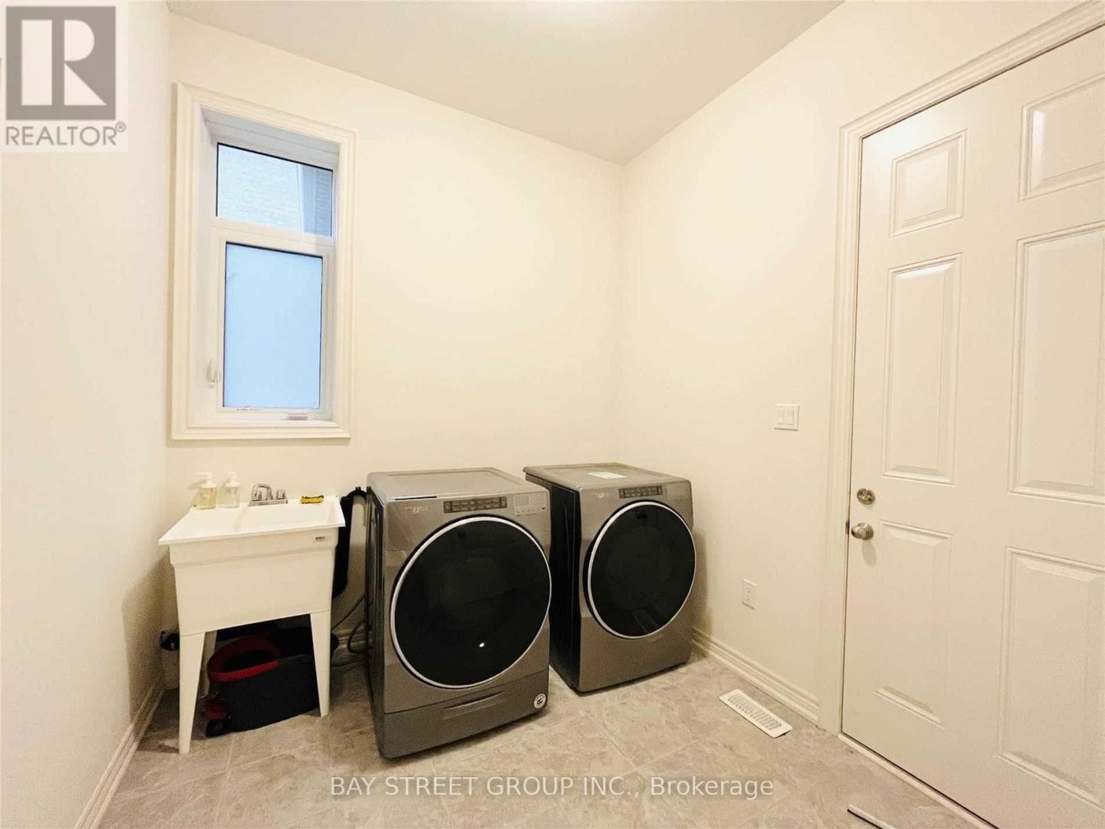 Single Family at 25 Mcisaac Drive, Springwater (Centre Vespra), Ontario - Photo 6 - RE/MAX Garden City Realty