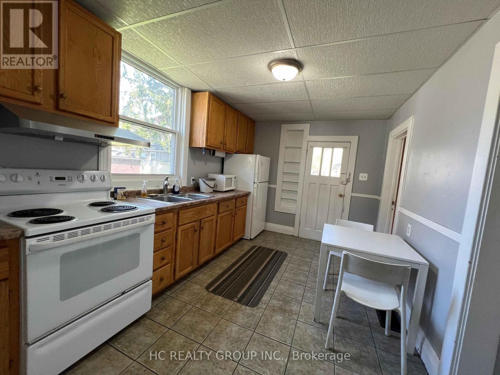 Multi-family at Upper Unit- 416 Oxford Street, London East (East B), Ontario - Photo 2 - RE/MAX Garden City Realty