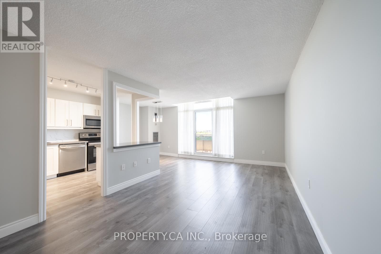 1204- 355 Rathburn Road