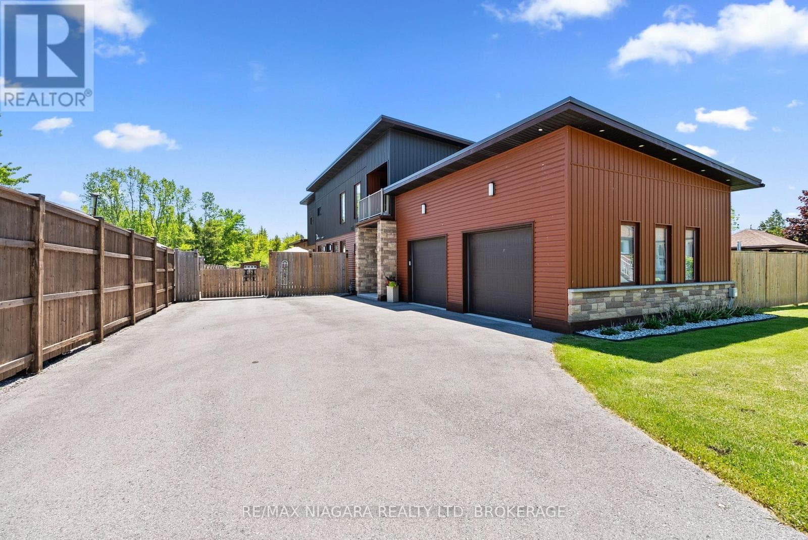 Single Family at 1887 DOMINION Road, Fort Erie (Crescent Park), Ontario - Photo 8 - RE/MAX Garden City Realty