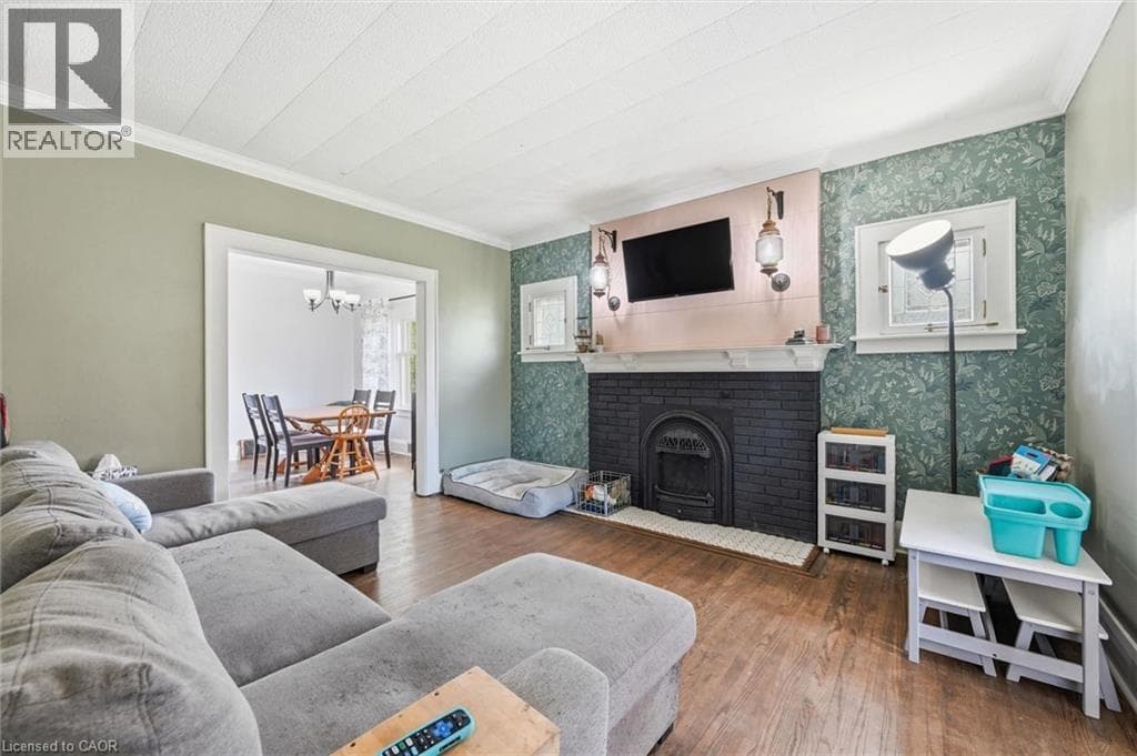 Single Family at 392 QUEENSTON Street, St. Catharines, Ontario - Photo 7 - RE/MAX Garden City Realty