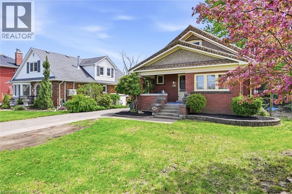 Single Family at 392 QUEENSTON Street, St. Catharines, Ontario - Photo 4 - RE/MAX Garden City Realty