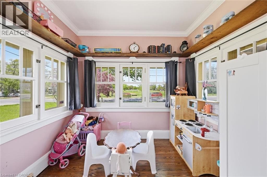 Single Family at 392 QUEENSTON Street, St. Catharines, Ontario - Photo 10 - RE/MAX Garden City Realty