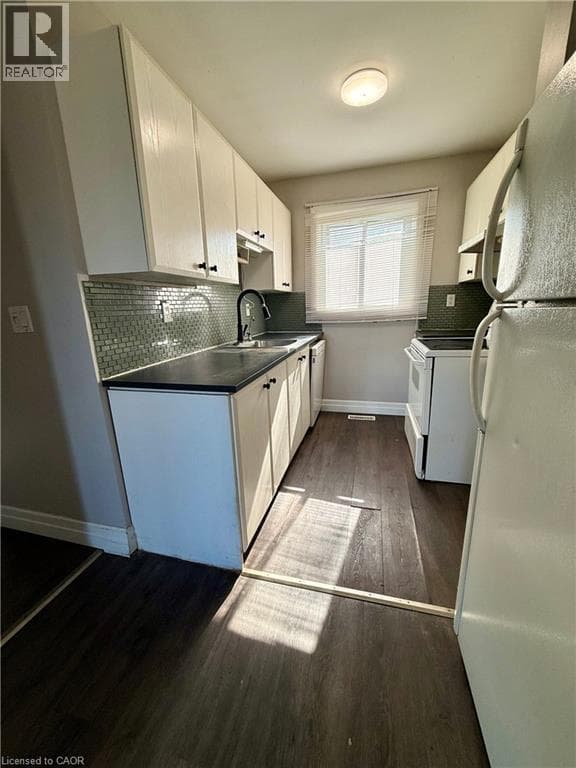 Single Family at 30- 25 UPPER CANADA Drive, Kitchener, Ontario - Photo 5 - RE/MAX Garden City Realty