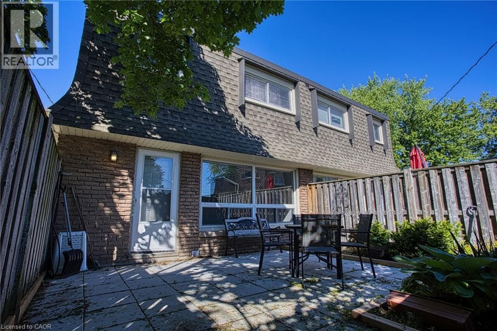 Single Family at 404- 7 VIKING Court, Grimsby, Ontario - Photo 3 - RE/MAX Garden City Realty
