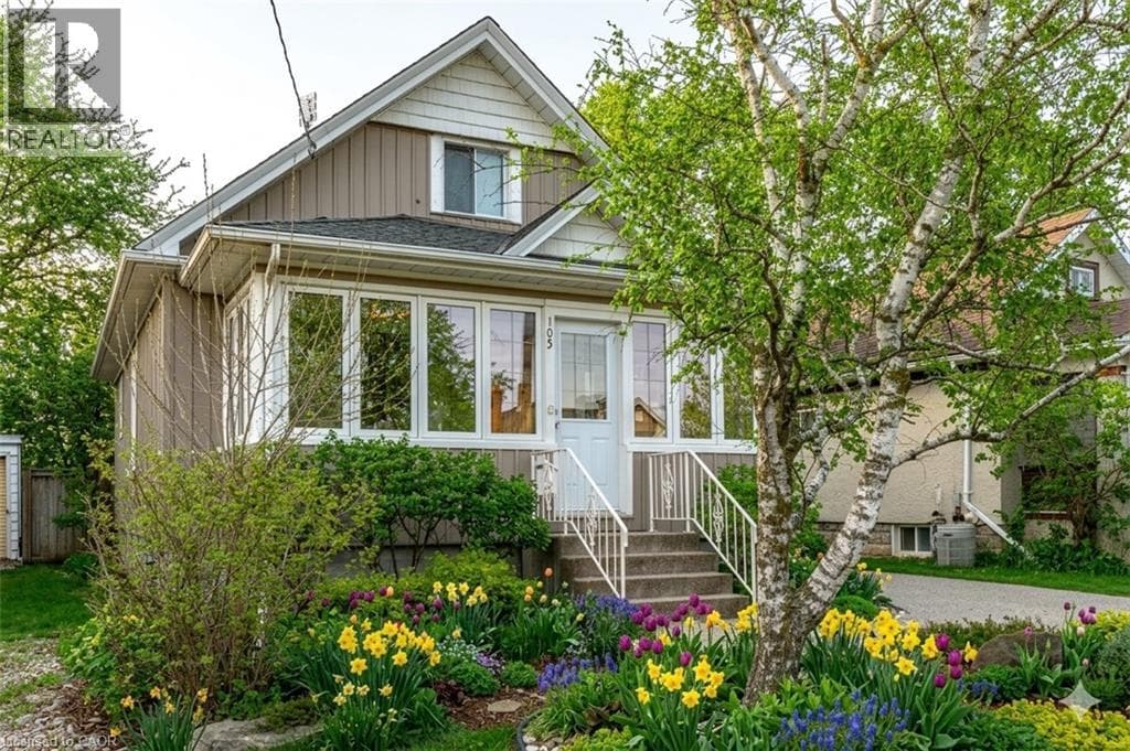 Single Family at 105 HIGHLAND Avenue, St. Catharines, Ontario - Photo 3 - RE/MAX Garden City Realty