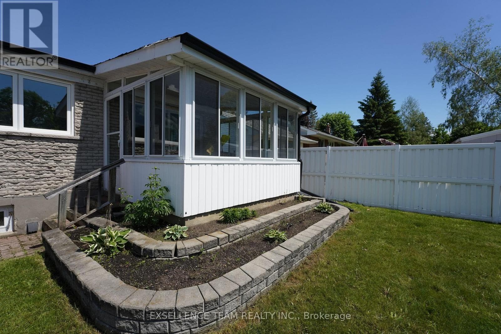 Single Family at 616 Surgenor Street, Cornwall, Ontario - Photo 6 - RE/MAX Garden City Realty