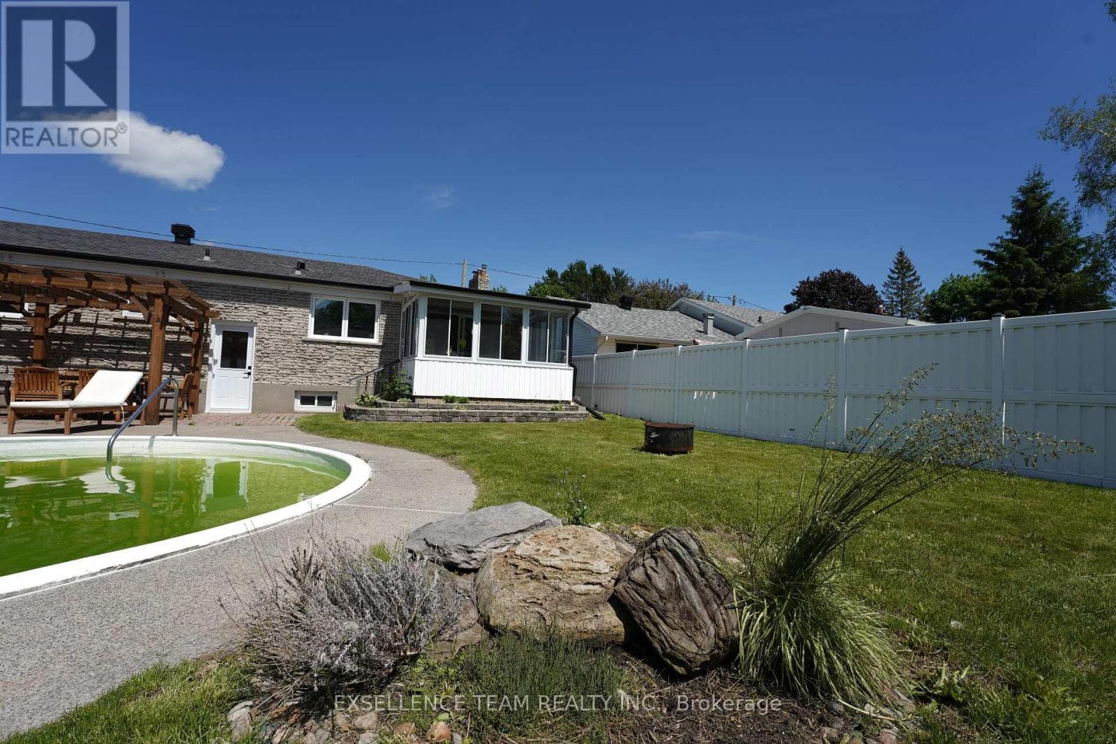 Single Family at 616 Surgenor Street, Cornwall, Ontario - Photo 7 - RE/MAX Garden City Realty