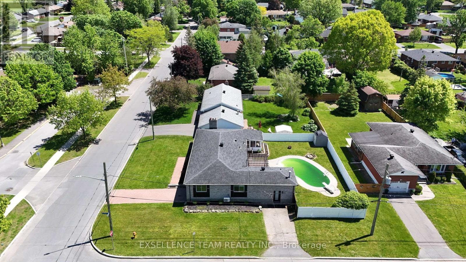 Single Family at 616 Surgenor Street, Cornwall, Ontario - Photo 8 - RE/MAX Garden City Realty