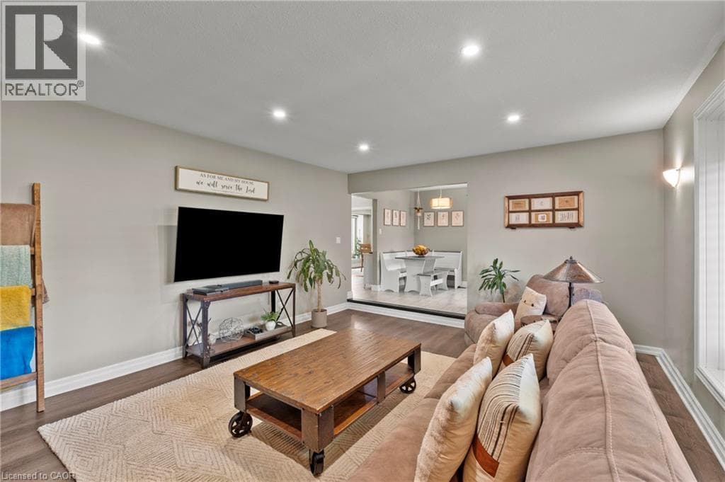 Single Family at 95 ZIRALDO Road, St. Catharines, Ontario - Photo 5 - RE/MAX Garden City Realty