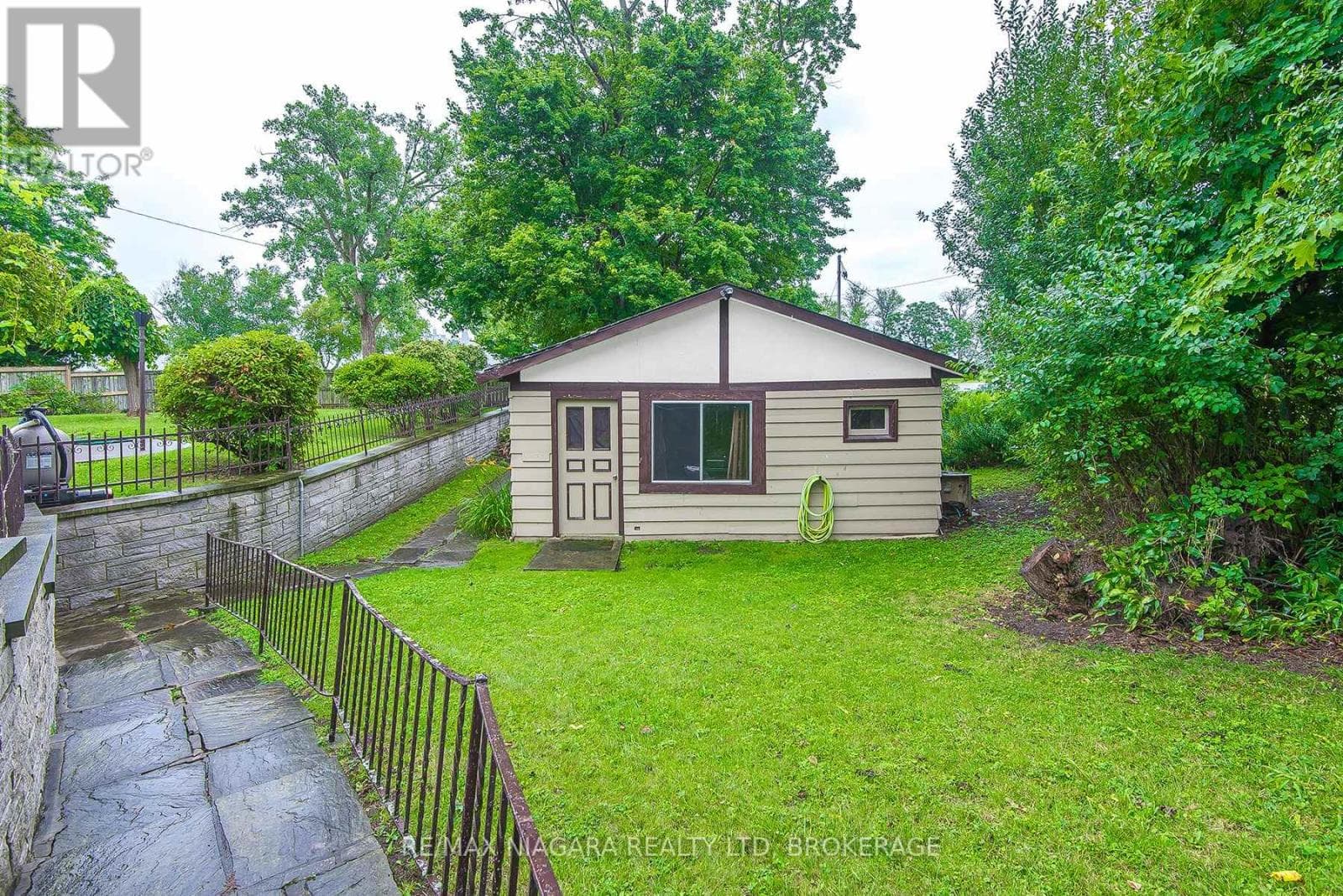 Single Family at 140 LAKESHORE Road, Fort Erie (Lakeshore), Ontario - Photo 10 - RE/MAX Garden City Realty