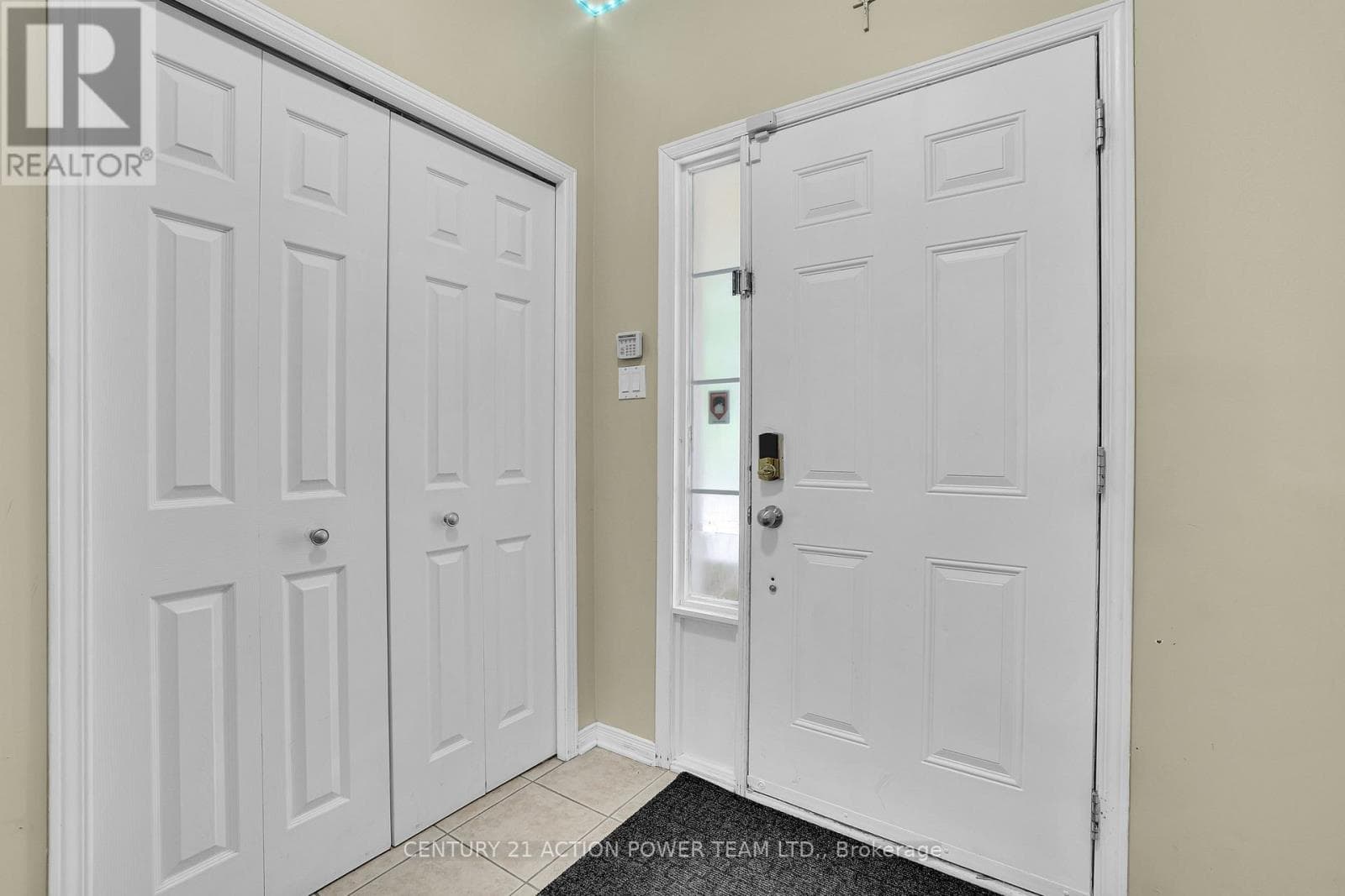 Single Family at 182 Prem Circle, Ottawa, Ontario - Photo 4 - RE/MAX Garden City Realty