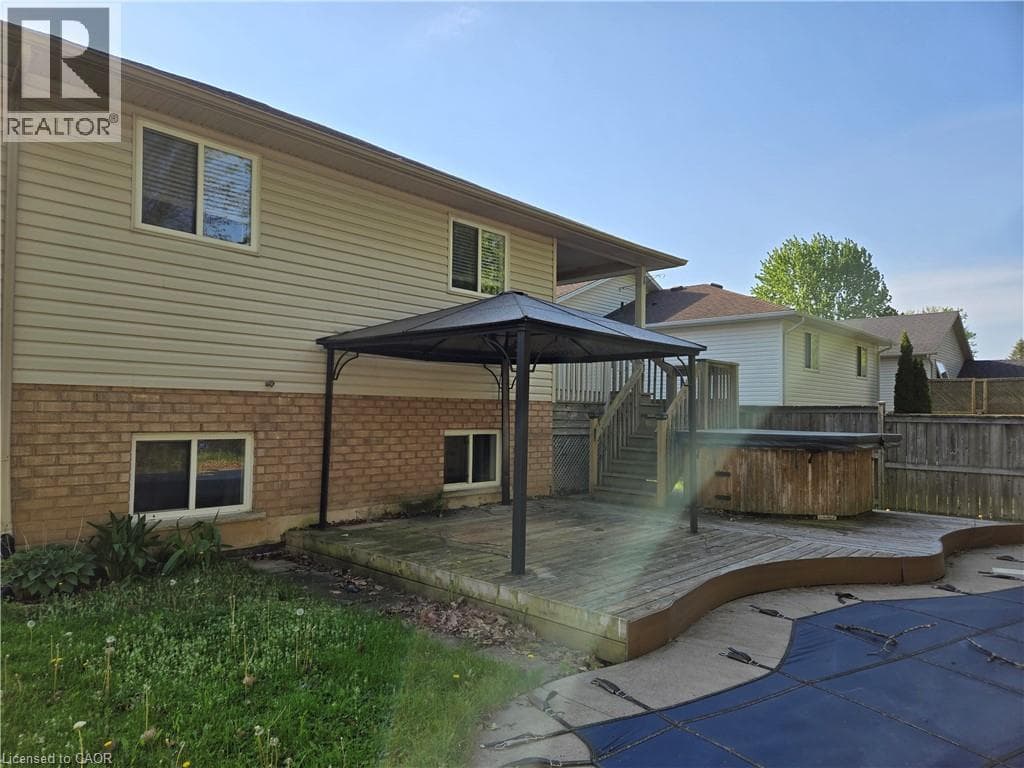 Single Family at 73 FOXTAIL Avenue, Welland, Ontario - Photo 4 - RE/MAX Garden City Realty