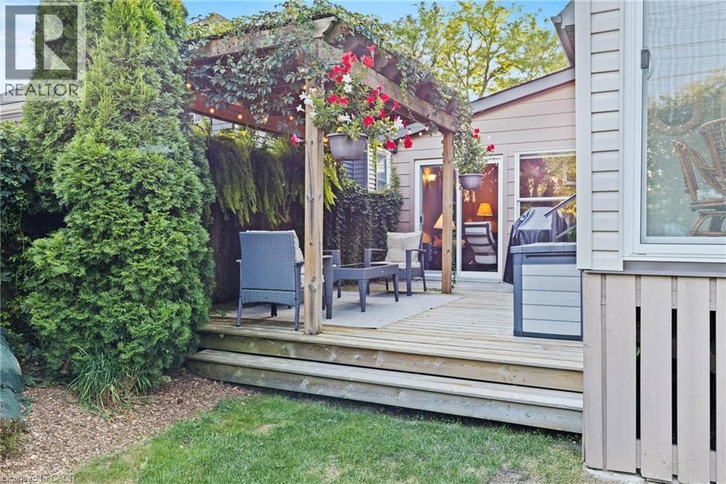 Single Family at 123 SOUTH Drive, St. Catharines, Ontario - Photo 6 - RE/MAX Garden City Realty