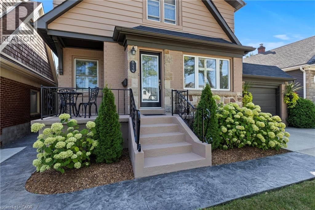 Single Family at 123 SOUTH Drive, St. Catharines, Ontario - Photo 10 - RE/MAX Garden City Realty