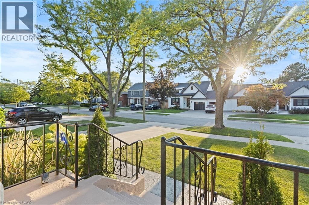 Single Family at 123 SOUTH Drive, St. Catharines, Ontario - Photo 4 - RE/MAX Garden City Realty