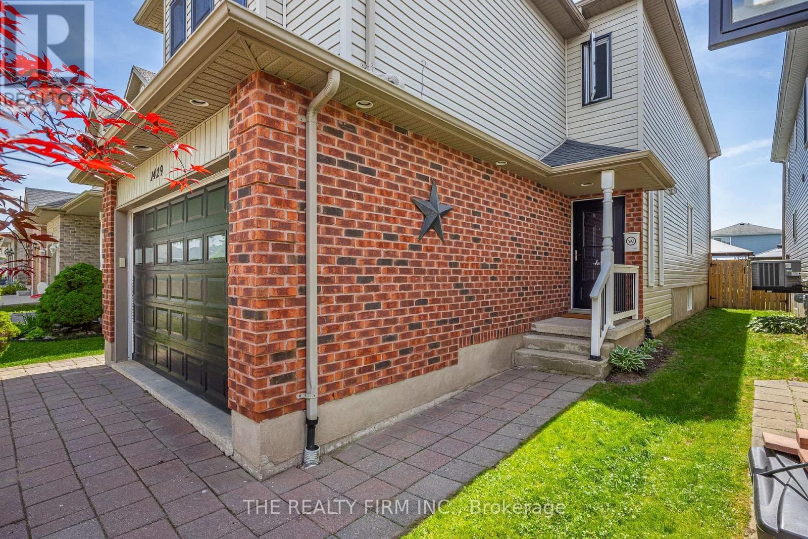 Single Family at 1429 Aspenridge Crescent, London East (East A), Ontario - Photo 3 - RE/MAX Garden City Realty