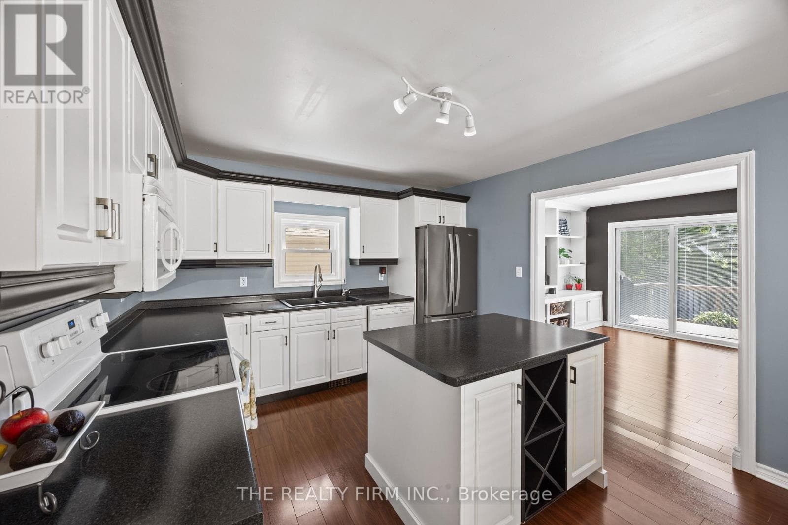 Single Family at 1429 Aspenridge Crescent, London East (East A), Ontario - Photo 8 - RE/MAX Garden City Realty