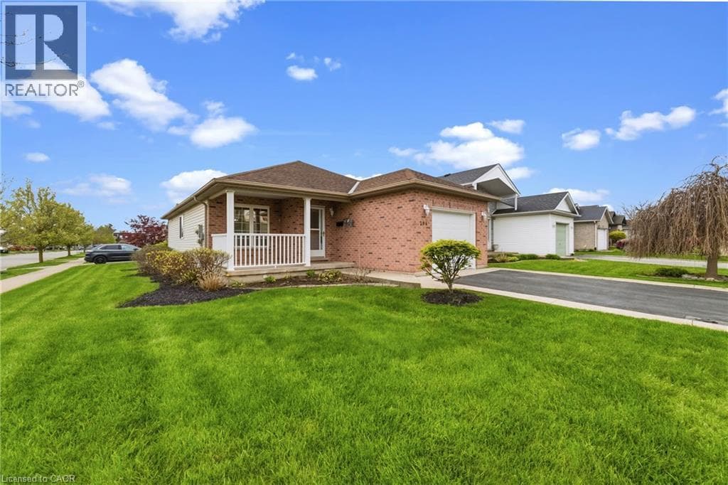 Single Family at 296 AUTUMN Crescent, Welland, Ontario - Photo 3 - RE/MAX Garden City Realty