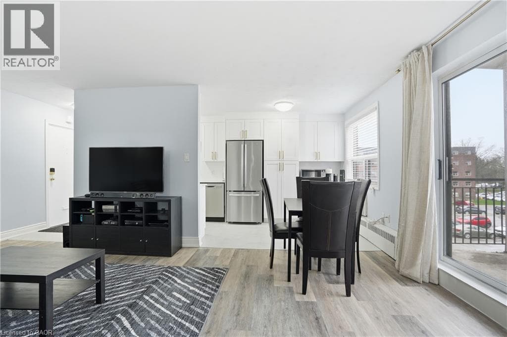 Single Family at 319- 485 THOROLD Road, Welland, Ontario - Photo 6 - RE/MAX Garden City Realty
