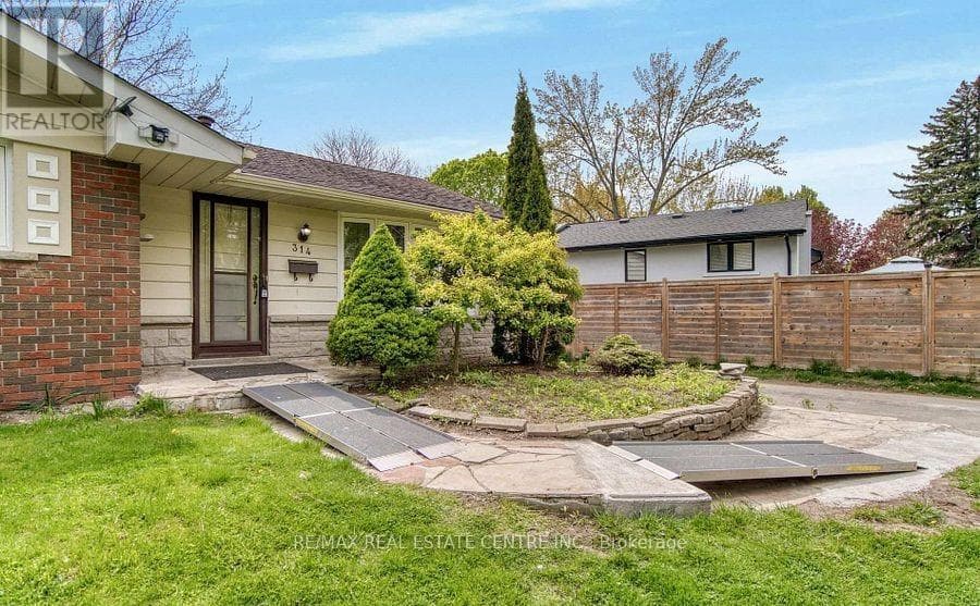 Single Family at 314 Strathcona Drive, Burlington (Shoreacres), Ontario - Photo 3 - RE/MAX Garden City Realty