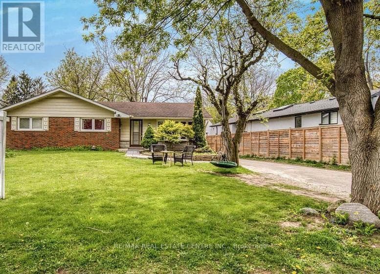 Single Family at 314 Strathcona Drive, Burlington (Shoreacres), Ontario - Photo 4 - RE/MAX Garden City Realty